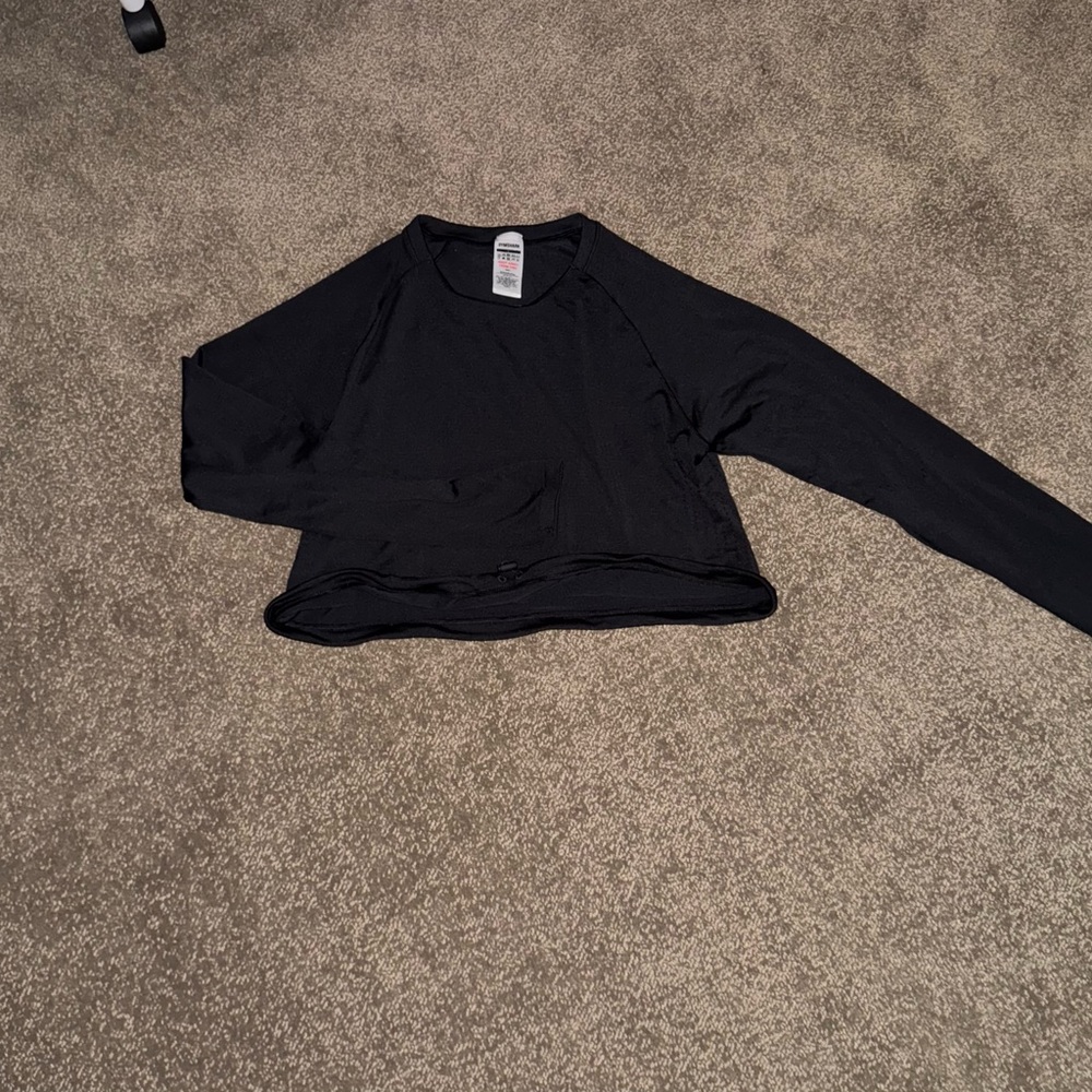 Gym Shark Black Long Sleeve cropped workout top